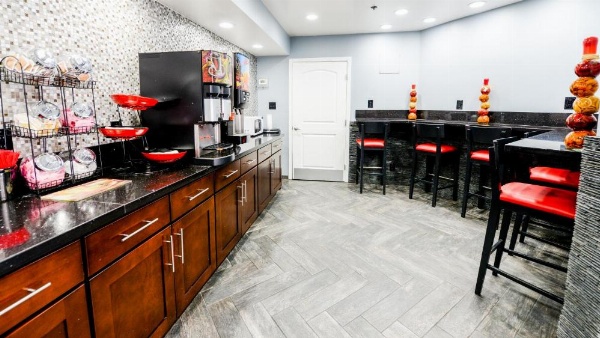 Hollywood Inn Express LAX image 14