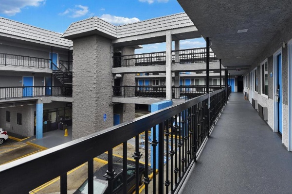 Hollywood Inn Express LAX image 17