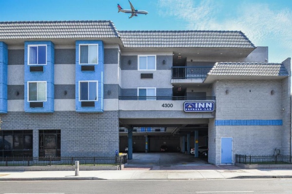 Hollywood Inn Express LAX image 23