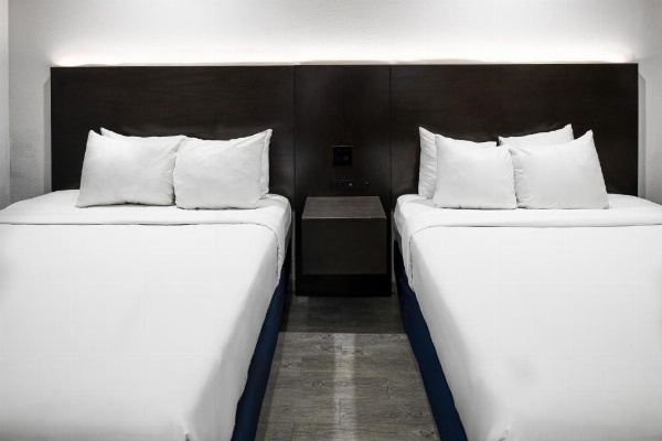 Hollywood Inn Express LAX image 25