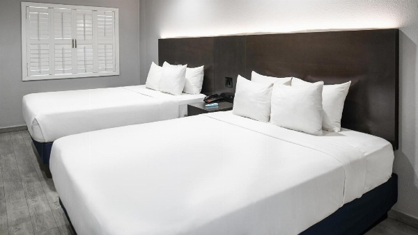 Hollywood Inn Express LAX Main image