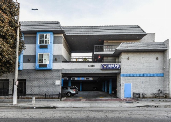 Hollywood Inn Express LAX image 9